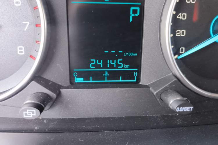 Used FAW Yingzhi 737 2016 1.5L CVT Luxury Navigation Edition Odometer Close Up