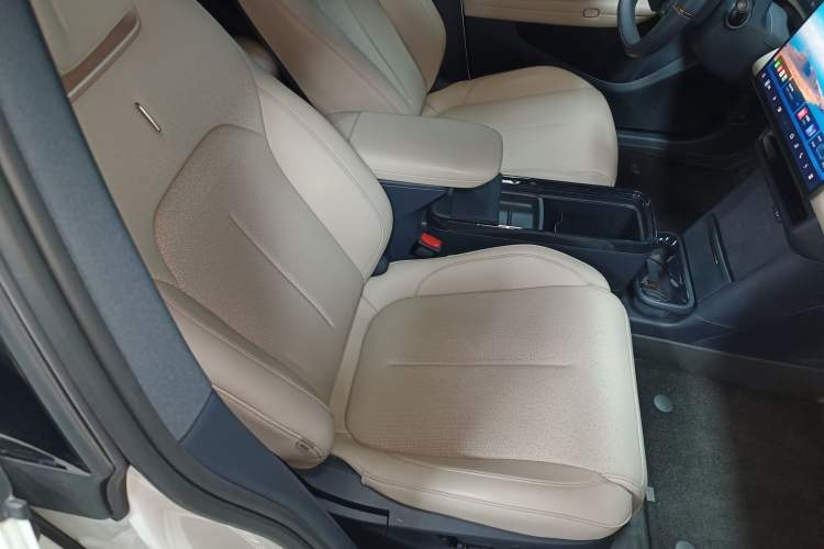 Used Lynk & Co Z20 2025 530 km Range Rear-Wheel Drive Max