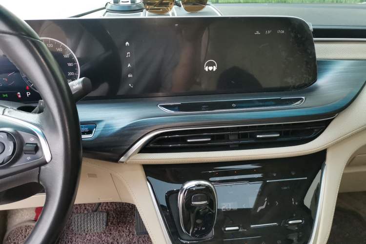 Used Buick GL8 2022 ES Landtrek 653T Luxury Edition Audio And AC Panel