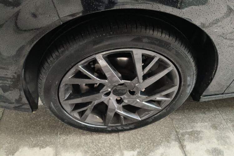 Used Dongfeng Aeolus Yixuan 2020 230T Automatic Dazzle Track Rider Edition Left Front Wheel Hub