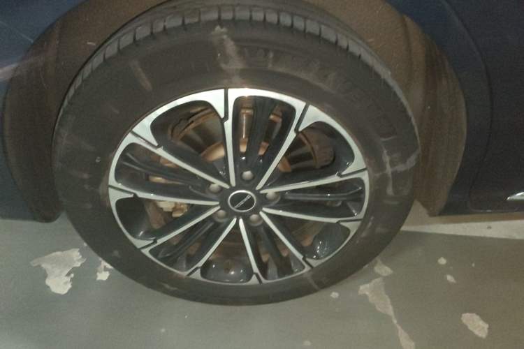 Used Roewe iMAX8 2022 400TGI Prestige Edition Right Rear Wheel Hub