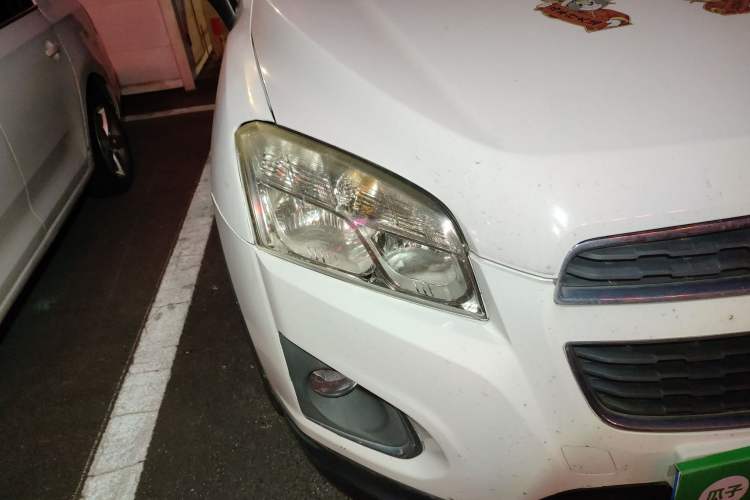 Used Chevrolet Trax 2016 1.4T Manual Two-Wheel Drive Comfort Version with Sunroof Right Front Headlight