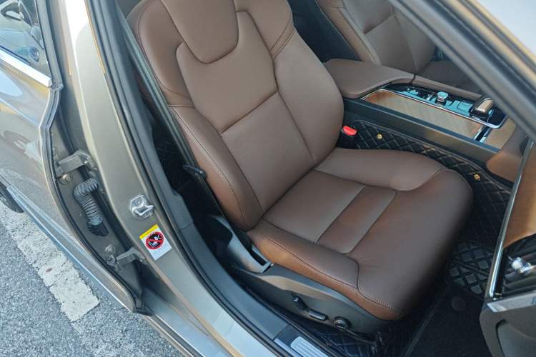 Used Volvo S90 2021 B5 Zhiyi Luxury Edition
