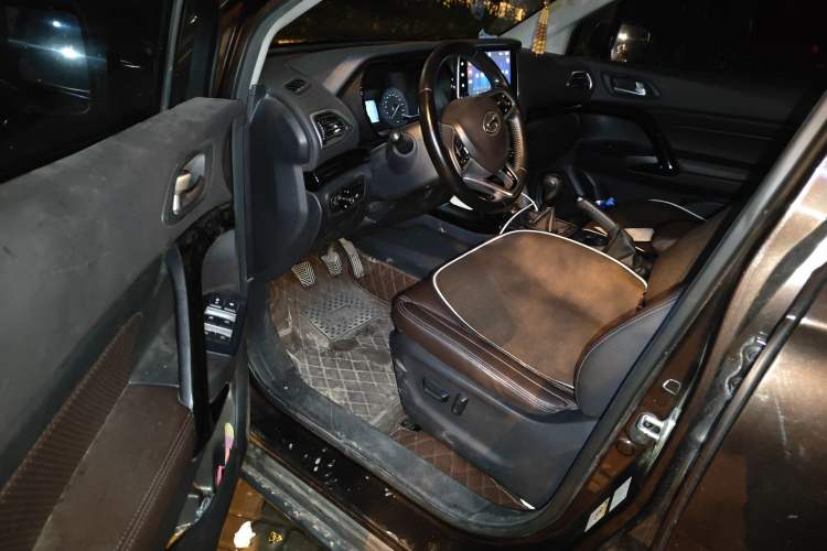 Used GAC Trumpchi GS4 2018 235T Manual Two-Wheel Drive Luxury Edition
