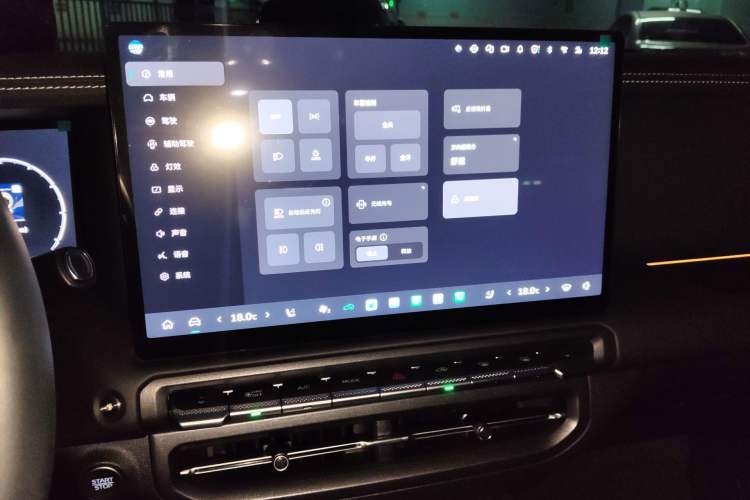 Used Tank 300 2025 2.0T Conqueror Audio And AC Panel