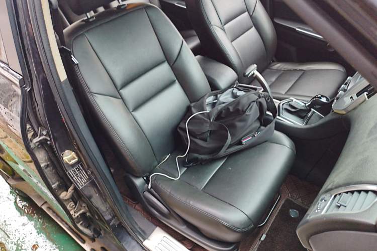 Used JMC Yusheng S350 2014 2.4T Automatic 2WD Diesel Luxury Version with Sunroof 5 Seats