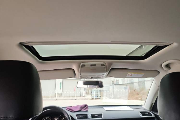 Used Volkswagen Magotan 2015 Facelift 1.8TSI Luxury Model Headliner