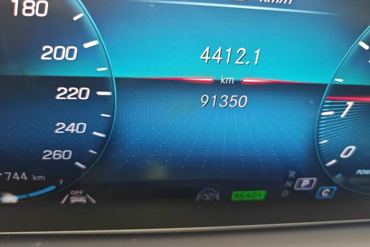 Used Mercedes-Benz GLE 2021 GLE 450 4MATIC Luxury Model Odometer Close Up