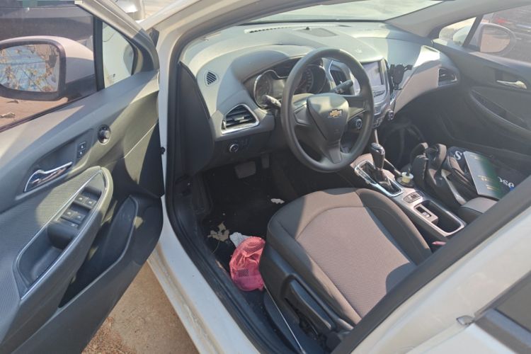 Used Chevrolet Cruze 2017 1.5L Automatic Pioneer Sunroof Edition Driver Seat