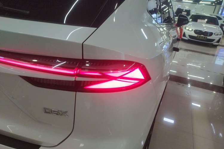 Used Roewe D5X DMH 2024 135 Tech Edition
