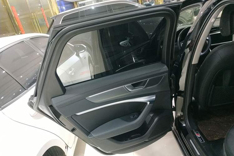 Used Audi A6 2022 allroad quattro Explorer 55 TFSI Prestige Off-Road Model
