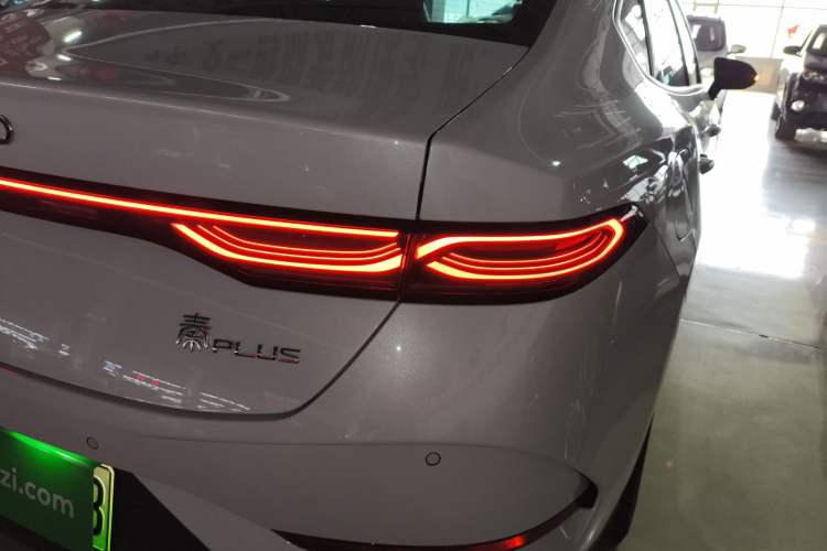 Used BYD Qin PLUS 2025 DM-i Smart Drive 55KM Leading Model Right Rear Taillight