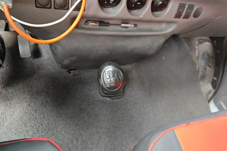 Used Ford Classic Transit 2015 2.8T Diesel Multi-Function Vehicle Short Wheelbase 6-Seater Mid-Roof Edition JX493ZLQ4