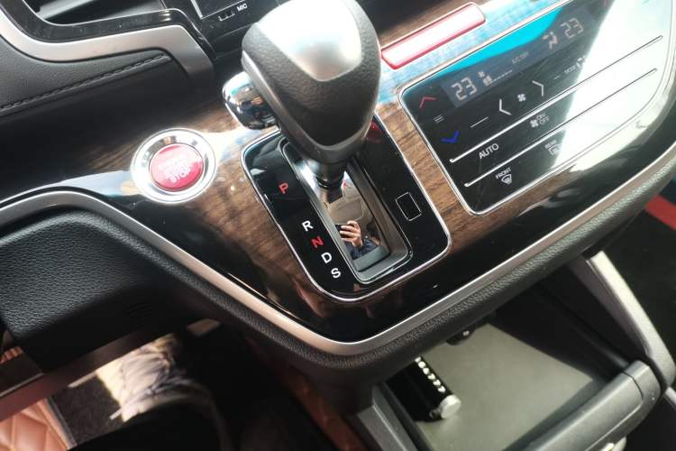 Used Honda Odyssey 2015 2.4L Supreme Edition
