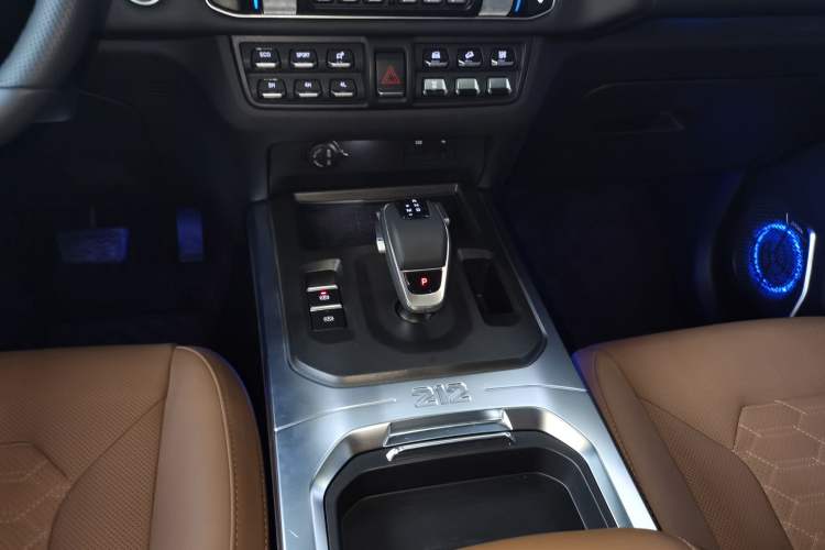 Used 212 T01 2024 2.0T Explorer
