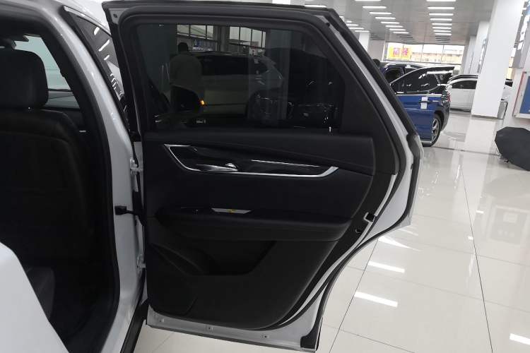 Used Cadillac XT5 2021 28T Luxury Model