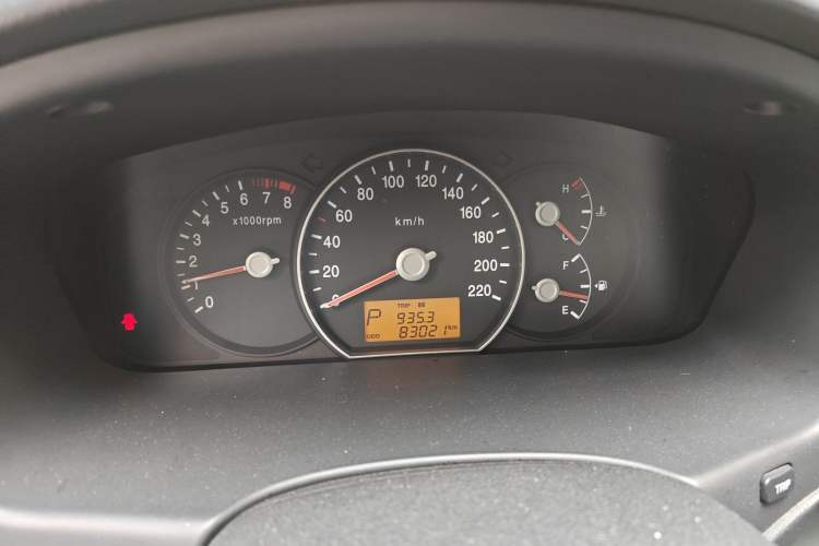 Used Kia Carens 2011 2.0L 7-Seater Automatic Standard Edition
