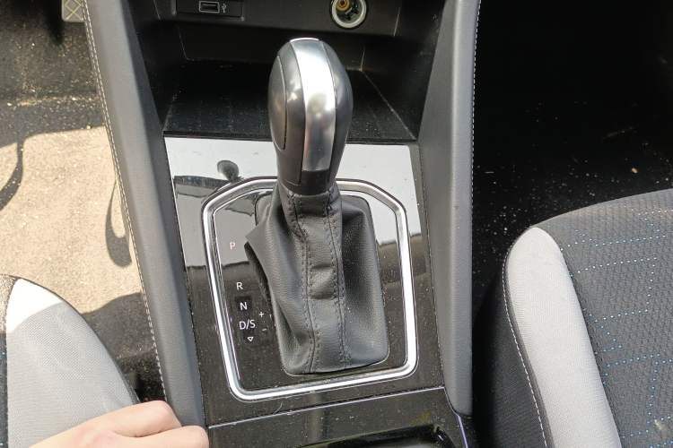 Used Jetta VS7 2023 280TSI Automatic Trend Edition Gear Lever