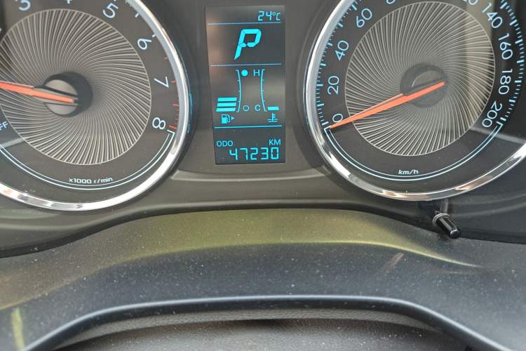 Used Chevrolet Lova RV 2016 1.5L Automatic Comfort Edition Odometer Close Up