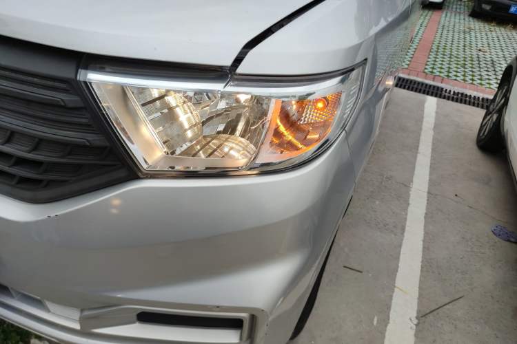 Used Wuling Hongguang V 2022 1.5L Jingqu Version Hydraulic Power Steering LAR