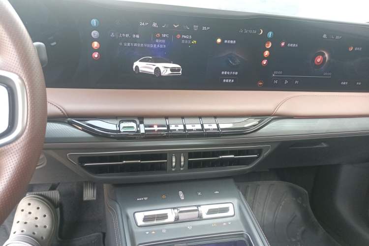 Used Lincoln Z 2025 2.0T Prestige Hybrid Edition Audio And AC Panel