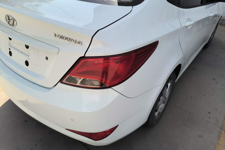 Used Hyundai Verna (older generation) 2016 1.4L Manual Smart GLS Trim Right Rear Taillight