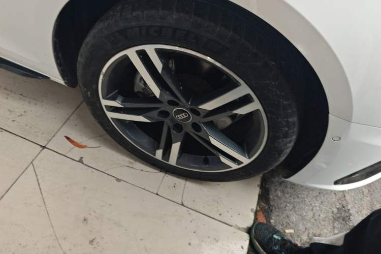 Used Audi A4L 2020 40 TFSI Luxury Dynamic Model Right Front Wheel Hub