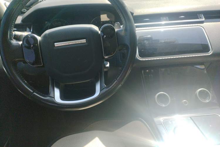 Used Land Rover Range Velar 2018 P380 S Center Console