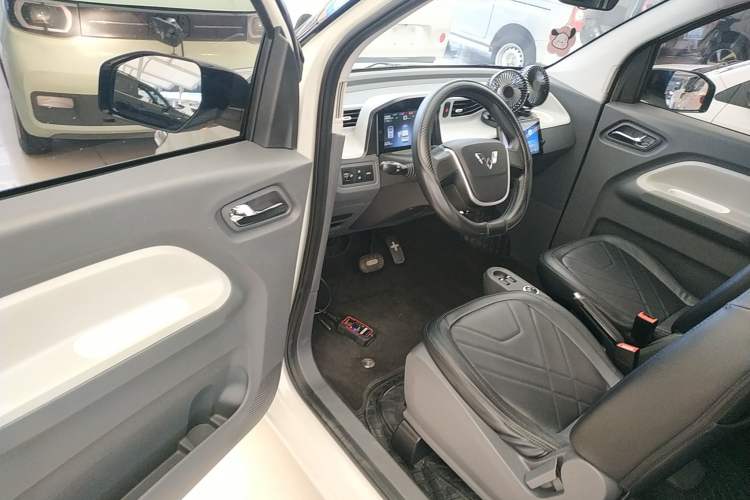 Used Wuling Hongguang MINIEV 2022 Macaron Premium Model – Lithium Iron Phosphate Driver Seat