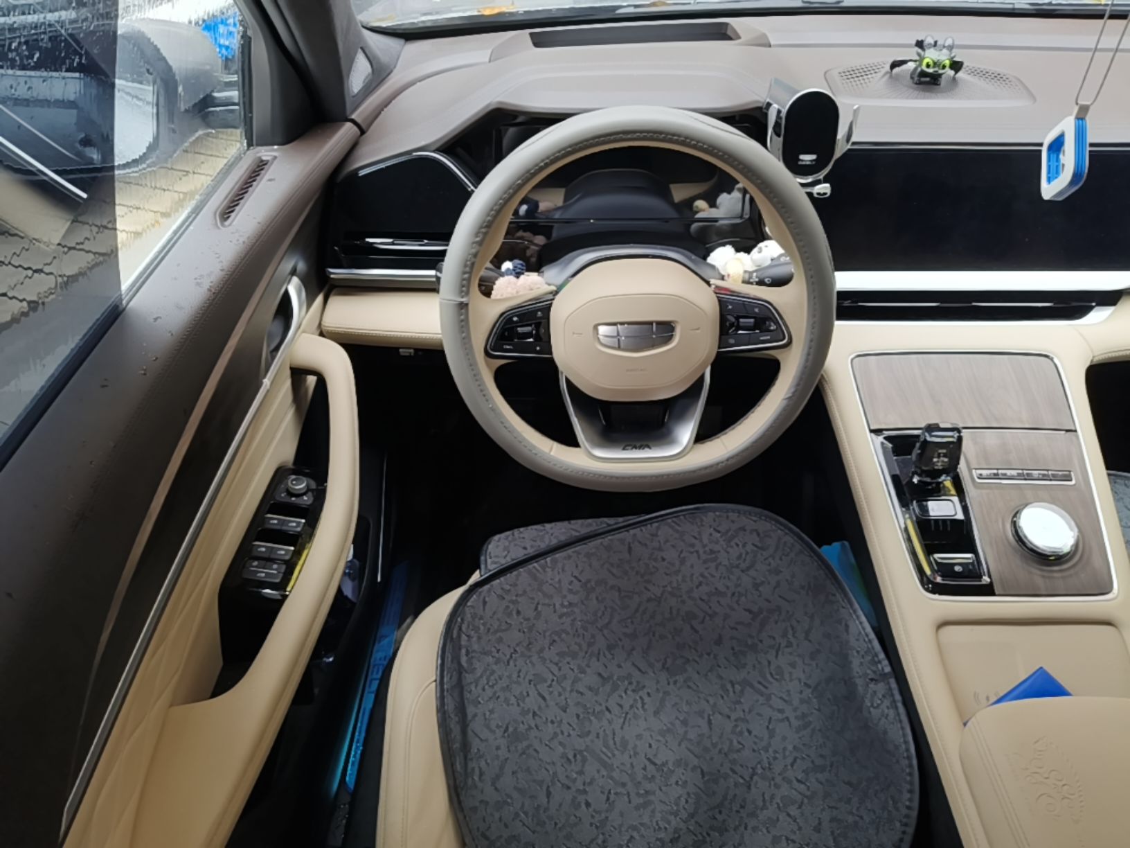 Geely Auto Monjaro L 2025 Dongfang Yao 2.0TD Automatic Lanxing Edition — снимка 13