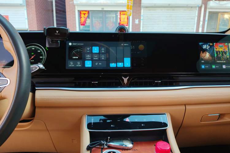 Used VOYAH Dream 2024 PHEV Extended-Range Premium Edition Audio And AC Panel