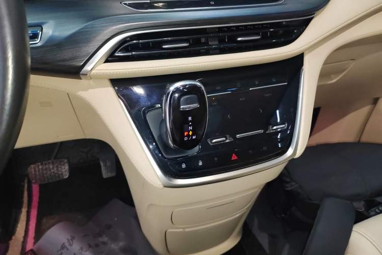 Used Buick GL8 2022 ES Landtrek 653T Luxury Edition