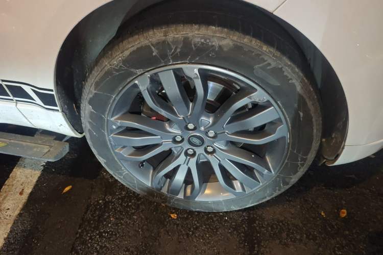 Used Land Rover Range Sport 2017 3.0 SC V6 HSE DYNAMIC Right Front Wheel Hub