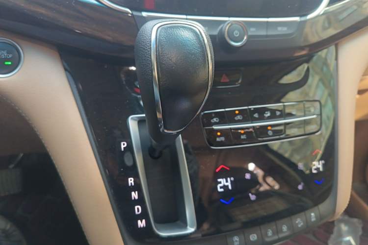 Used Buick GL8 2018 ES 28T Luxury Model China VI Standard Gear Lever