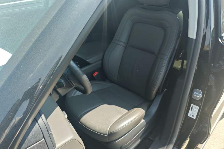 Used Lincoln Aviator 2024 3.0T V6 All-Wheel-Drive Elegance Edition Six Seats Left Front Seat