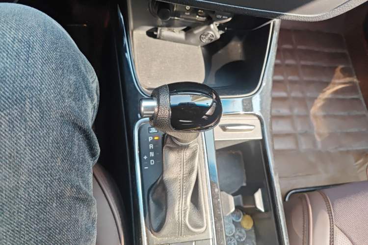 Used Kia K4 2014 1.8L Automatic GL Gear Lever