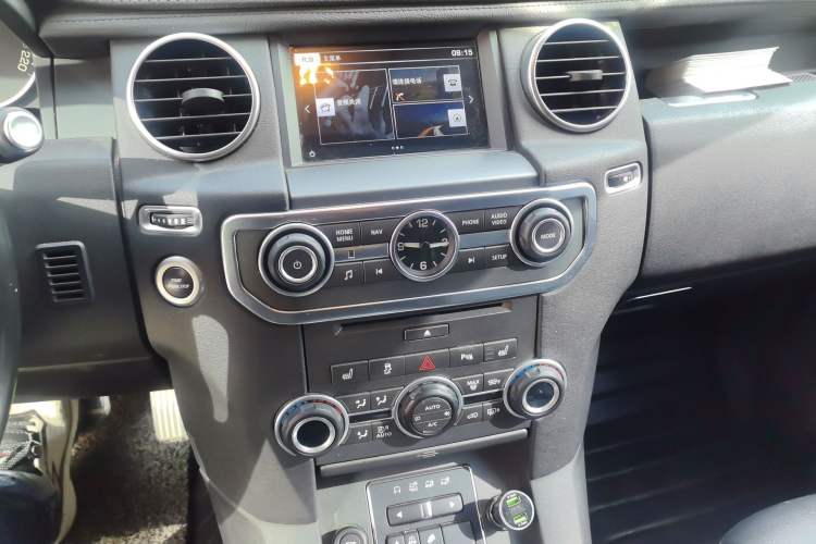 Used Land Rover Discovery 2016 3.0 SC Obsidian Black Heritage Edition HSE Audio And AC Panel