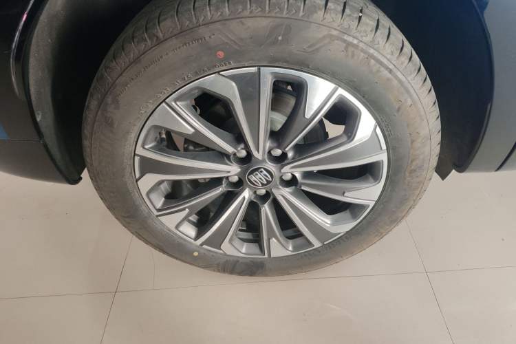 Used Buick Envision 2024 Encore S 25T Ignite Black Style Edition Right Rear Wheel Hub