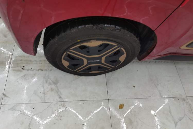 Used Baojun E200 2019 250KM Smart Drive Edition Right Rear Wheel Hub