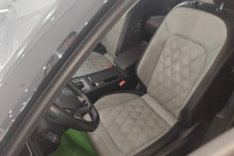 Used Volkswagen Magotan 2023 2 Million Units Limited Edition 330TSI DSG Leading Version
