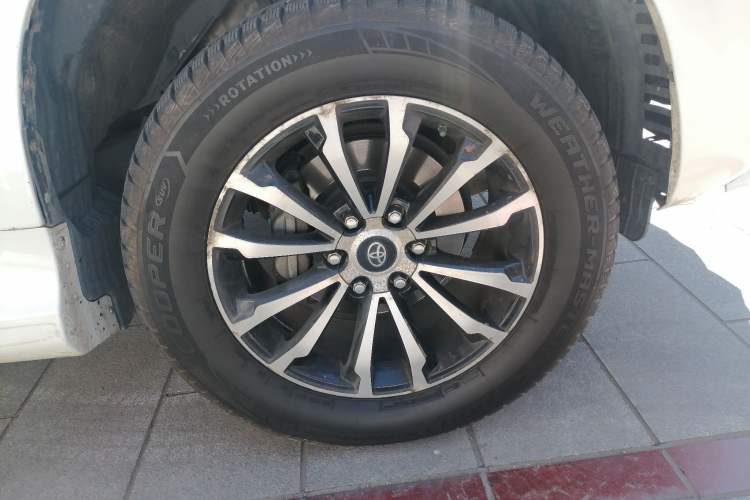 Used Toyota Prado 2016 2.7L Automatic Standard Edition Right Front Wheel Hub