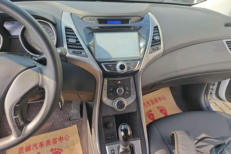 Used Hyundai Elantra (5th Generation / Langdong) 2015 1.6L Automatic Fashion Model