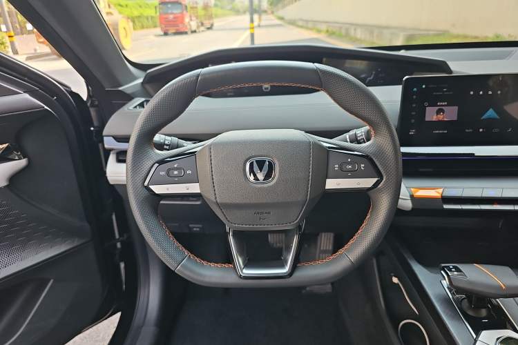 Used Changan UNI-V iDD 2024 Blue Whale Smart Electric iDD 136km Luxury Model
