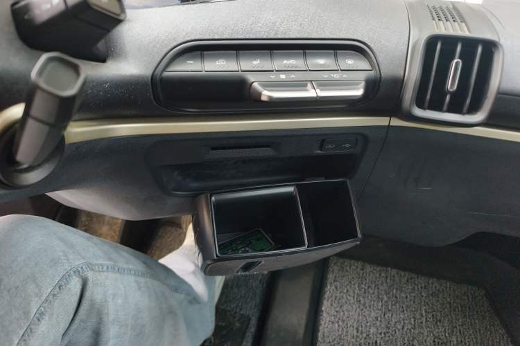 Used Baojun KiWi EV 2021 Artist Model Ternary Lithium Audio And AC Panel