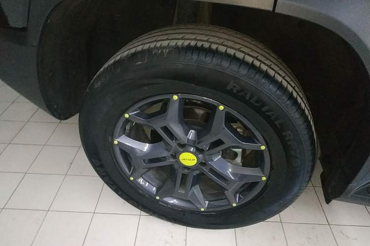 Used JETOUR Traveler 2023 2.0T All-Wheel-Drive CrossPRO Right Rear Wheel Hub