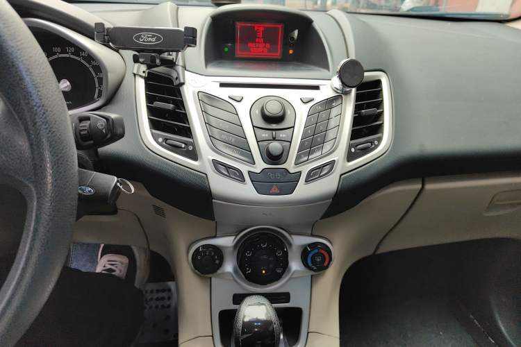 Used Ford Fiesta 2009 Sedan 1.5L Automatic Fashion Edition Audio And AC Panel