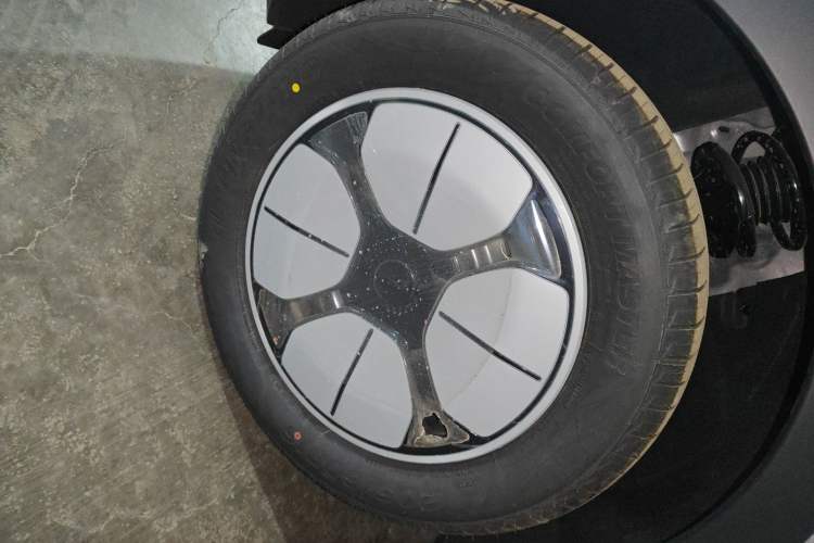 Used Geely Galaxy Geome 2026 Model 410km Carefree Edition Left Front Wheel Hub