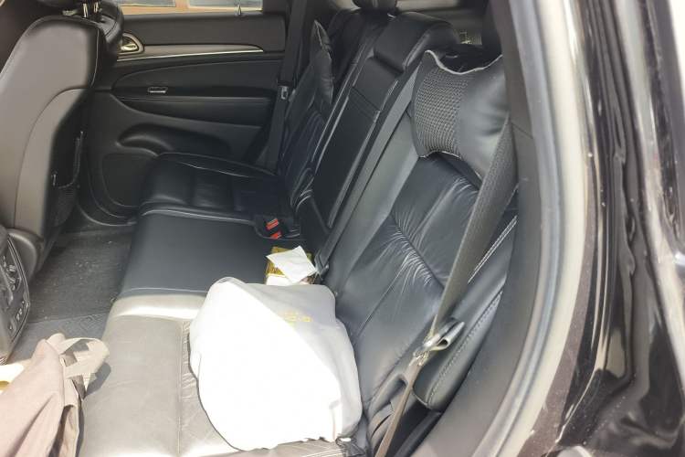 Used Jeep Grand Cherokee 2014 3.0TD Diesel Comfort Navigation Version Interior 4