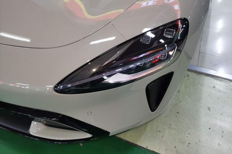 Used Xiaomi Auto SU7 2024 Rear-Drive Ultra-Long Range Advanced Pro-Level Intelligent Driving Version Left Front Headlight