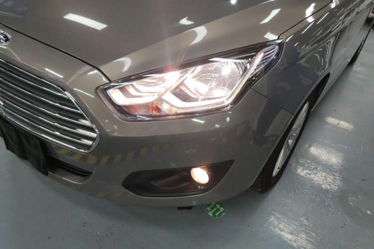 Used Ford Escort 2015 1.5L Manual Comfort Model Left Front Headlight
